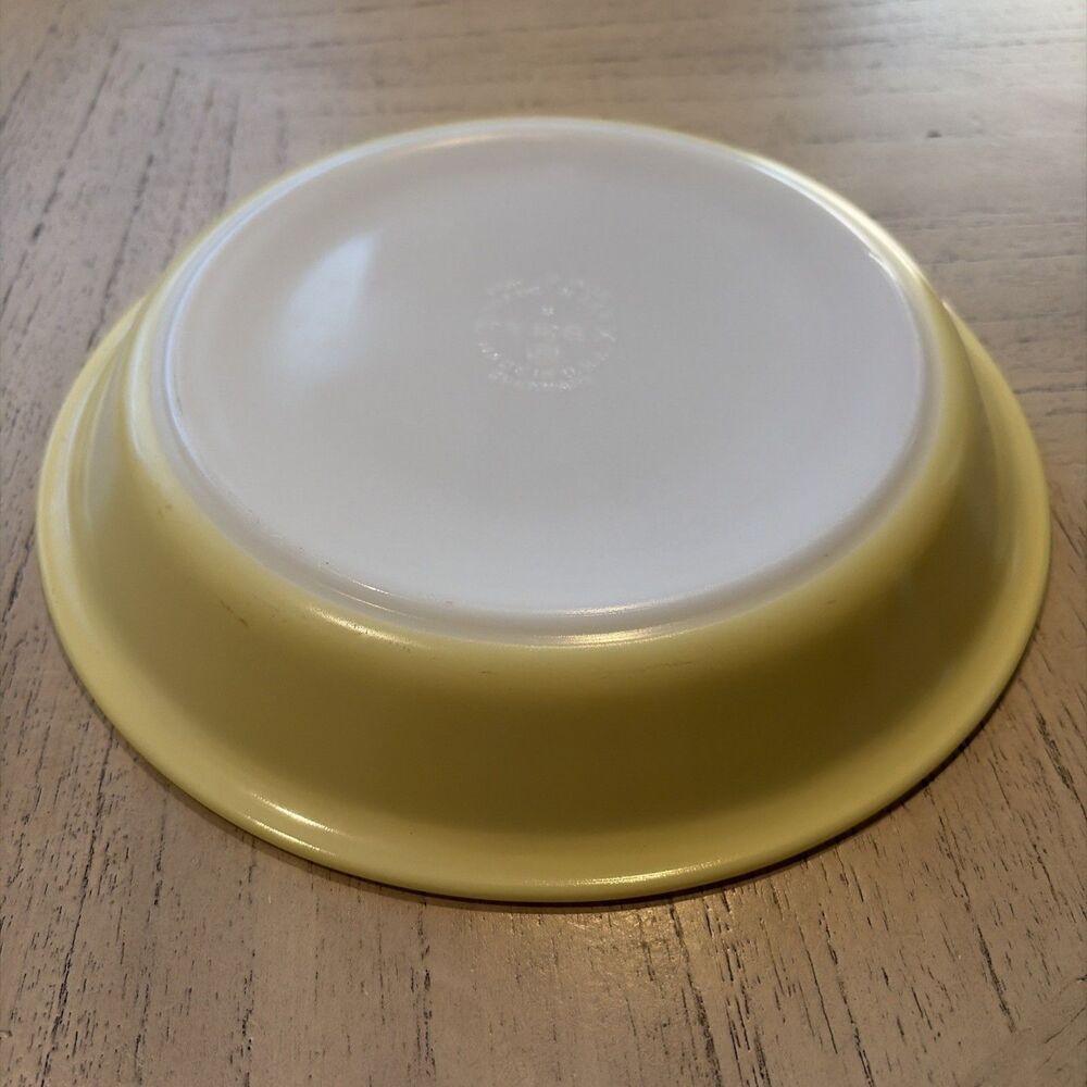 Vintage PYREX Solid Pale Yellow 209 9" Pie Plate USA Ovenware Dish EUC